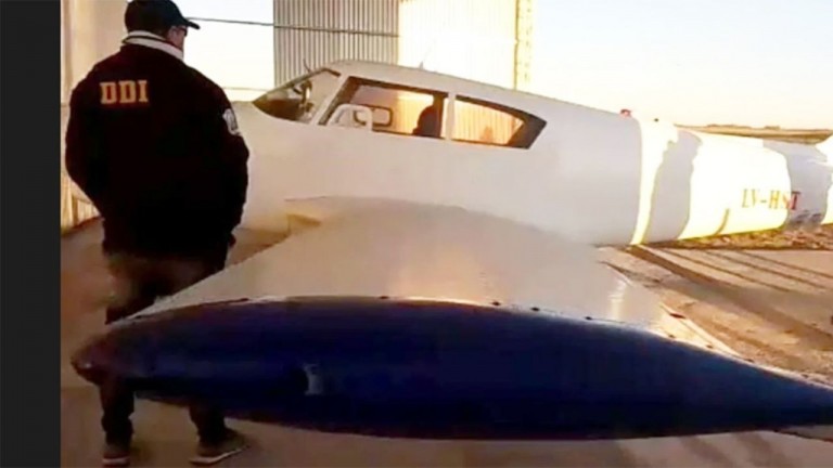 Allanaron al hermano de Rocío Marengo: encontraron una avioneta robada y un arsenal