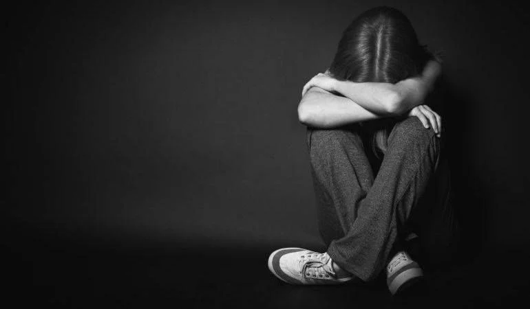 Abusó de la hija de la mujer que cuidaba a su madre: 10 años de prisión