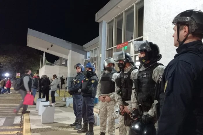 Dijo en chiste que llevaba una bomba y paralizó al aeropuerto de Santa Rosa