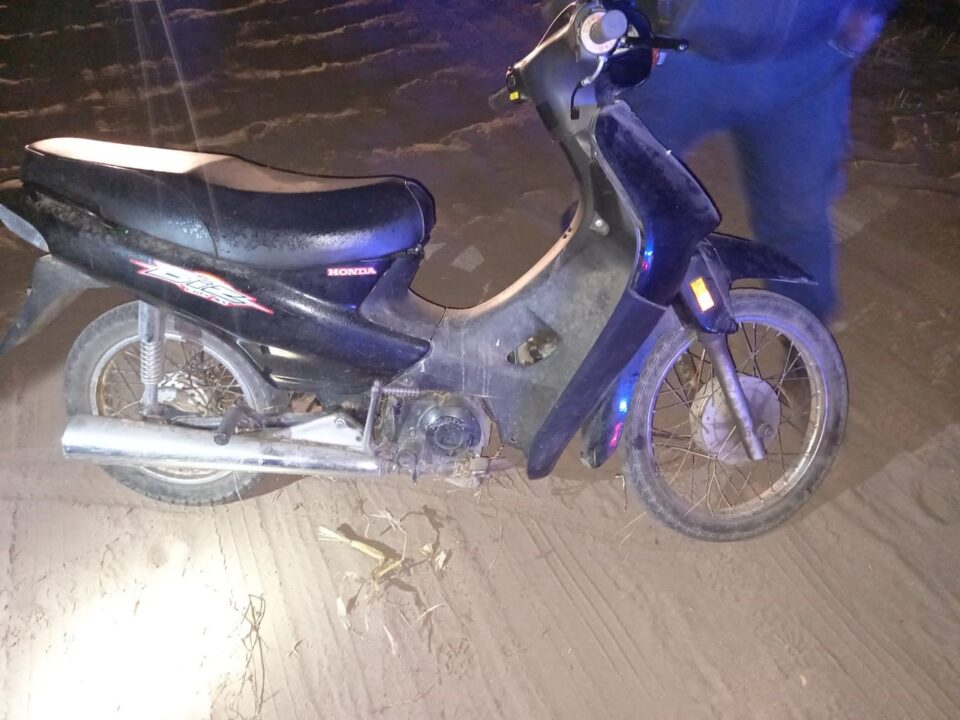 PERSONAL POLICIAL DE LA COMISARIA DE ALVEAR RECUPERÓ EN ESCASOS MINUTOS UN MOTOCICLETA QUE HABIA SIDO ROBADA DEL FRENTE DE UN DOMICILIO.