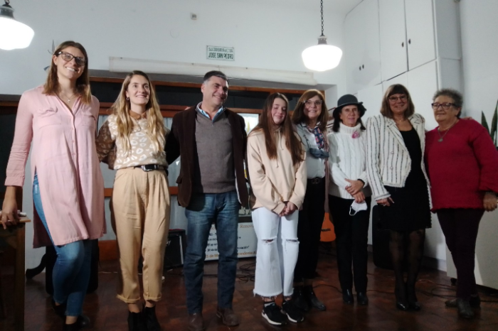 Rubén Arias presentó su libro, “Hojas y Heridas” en Intendente Alvear
