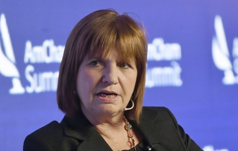 Bullrich propuso eliminar los planes sociales y recibió una tajante respuesta del Gobierno