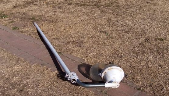 LOS DELINCUENTES DESTROZARON VARIAS LUMINARIAS