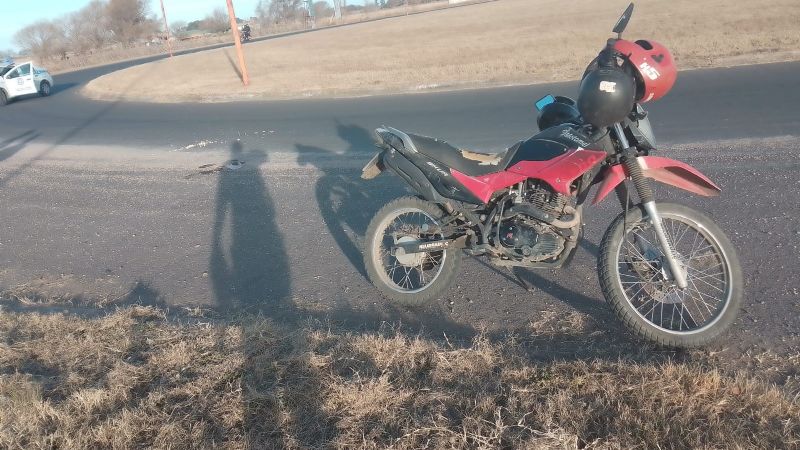 Se cayeron de la moto tras deslizar sobre arena