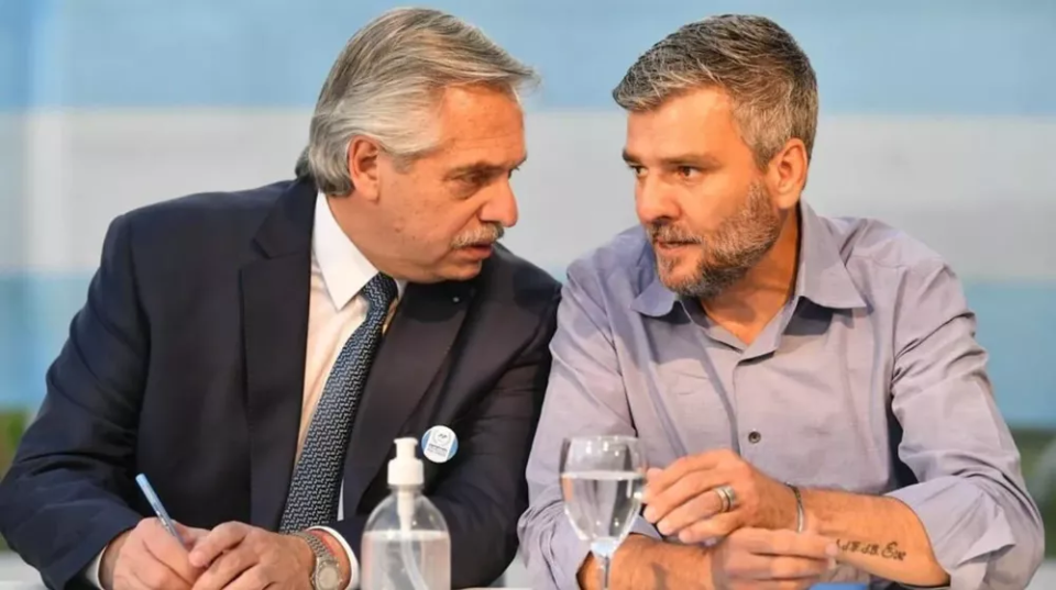 En medio de la interna, el Gobierno giró fondos extra al Potenciar Trabajo por casi  mil millones