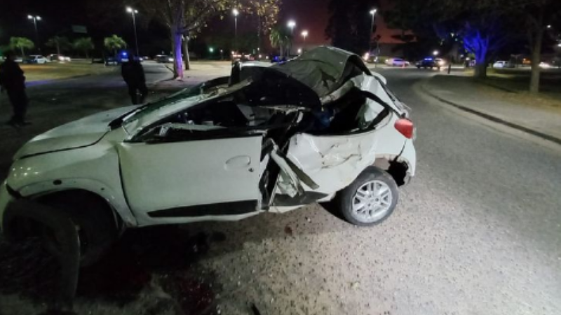 Terrible choque y vuelco en el día del Amigo: tres jóvenes muertos