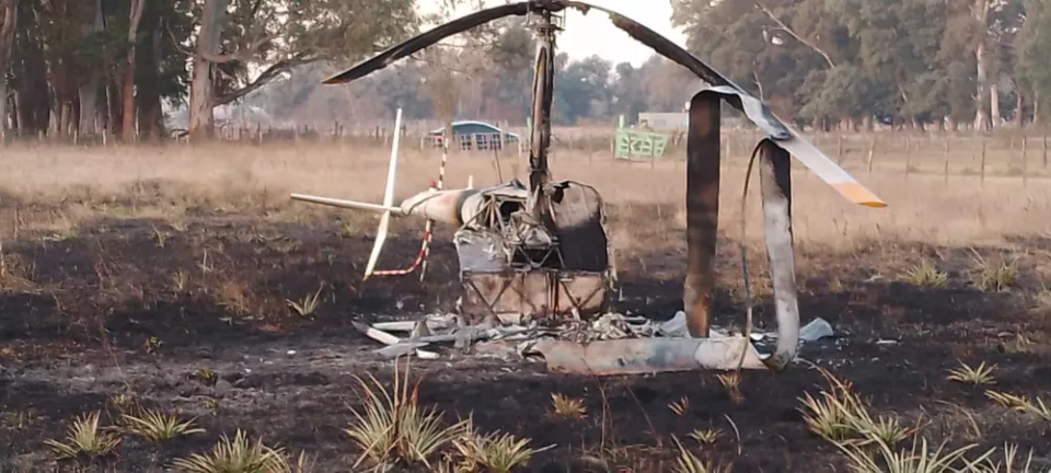 Tras un aterrizaje de emergencia un helicóptero se incendió, el piloto logró salir a tiempo