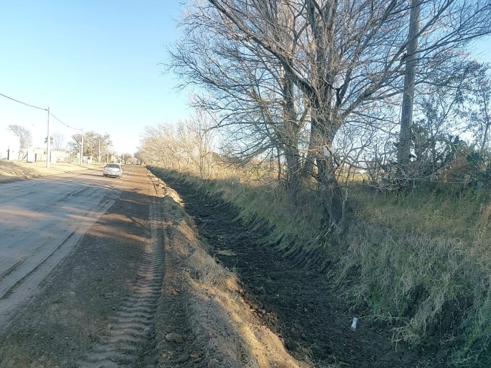 Intendente Alvear: trabajan en la limpieza en canales de desagües pluviales