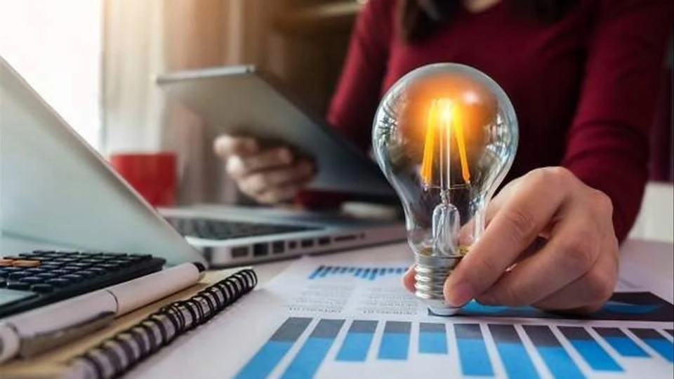 Subsidio de luz hasta 400 KWh: ¿Qué hay que hacer para no superar el consumo mensual y no perder el beneficio?