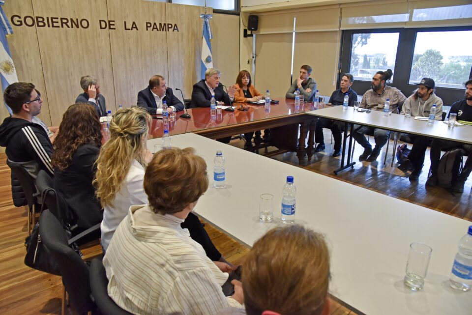 Provincia lanzó “Puente al Trabajo Pampeano” para reconvertir, junto a Nación, planes sociales en empleo formal