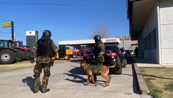 ULTIMA NOTICIA: Fueron a poner a punto una maquina forrajera y encontraron 14 ladrillos de cocaína-Video