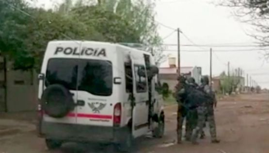 LOCURA: Discutía con su vecino medianera de por medio , saco un arma y empezó a los tiros