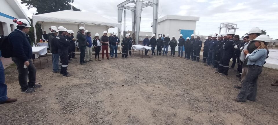 Simulacro de protección de derrames en el canal matriz del río Colorado