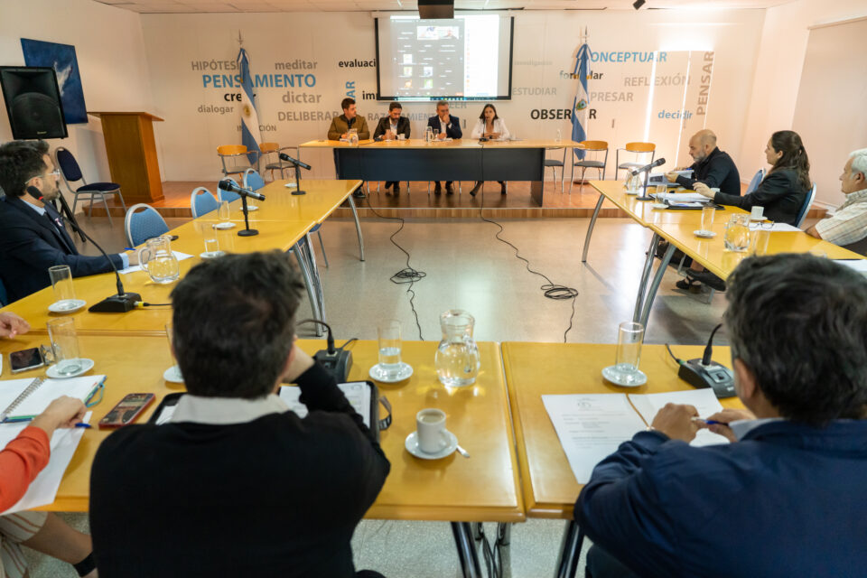 El Ministerio de la Producción expuso en Diputados la operatoria «Calzar»