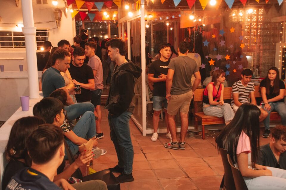 Celebración estudiantil en la nueva Casa de la Juventud pampeana en Córdoba