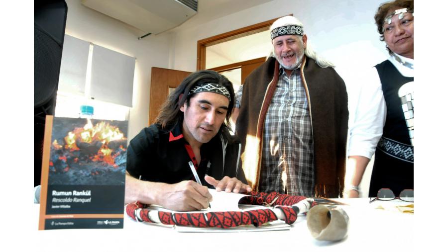 Presentación de “Rumun Rankül” en la Feria del Libro
