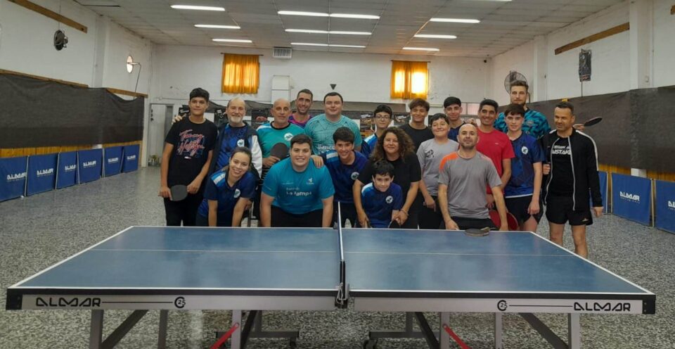 –  1000 + Deportes: capacitación con entrenador de selección nacional