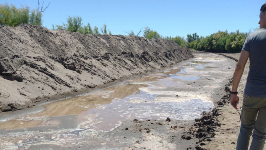 Comenzaron las obras de reacondicionamiento del cauce del Atuel