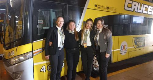 Las primeras mujeres conductoras de colectivos larga distancia son misioneras