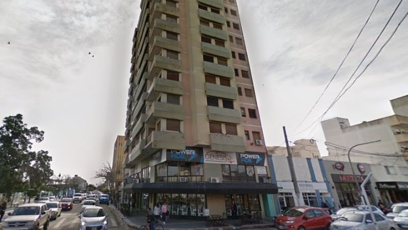 Santa Rosa: un hombre se arrojó de un noveno piso y murió