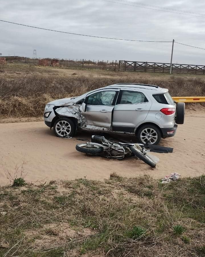 UN JOVEN DE 19 AÑOS MURIÓ EN UN CHOQUE ENTRE UNA MOTO Y UNA CAMIONETA