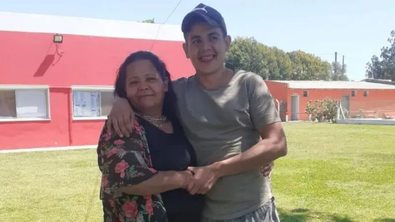 La familia paterna del nene golpeado que llamó a la policía reclama su tenencia